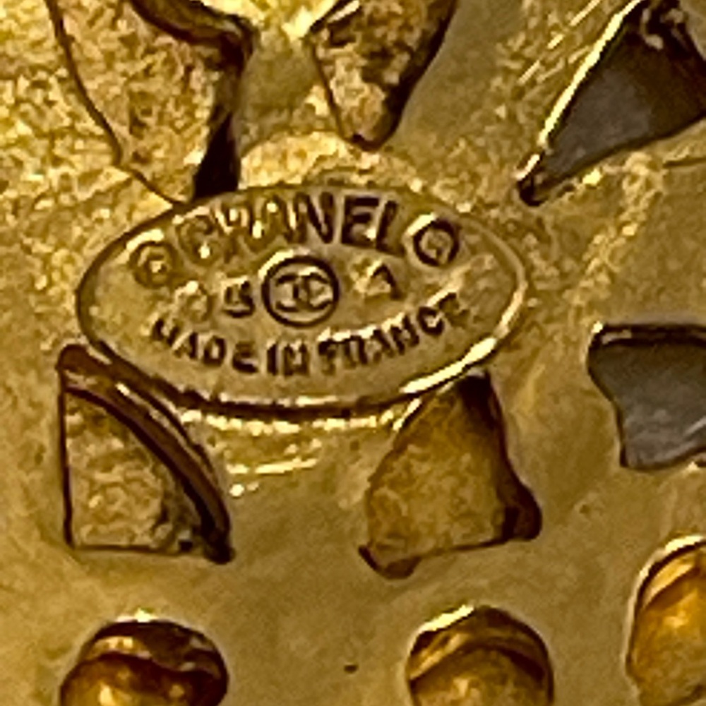“SOMEWHAT RARE” 💯% AUTHENTIC VINTAGE CHANEL 1995 CC Medallions Brooch (95-A) - Picture 3 of 12